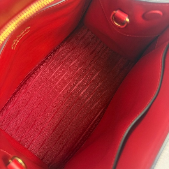 Prada Monochrome Fuoco Saffiano Cuir Tote - Picture 8 of 16
